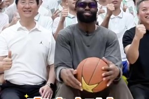 骑士队莫布利进行大个子有球推进、抗阻和身体协调性专项训练！